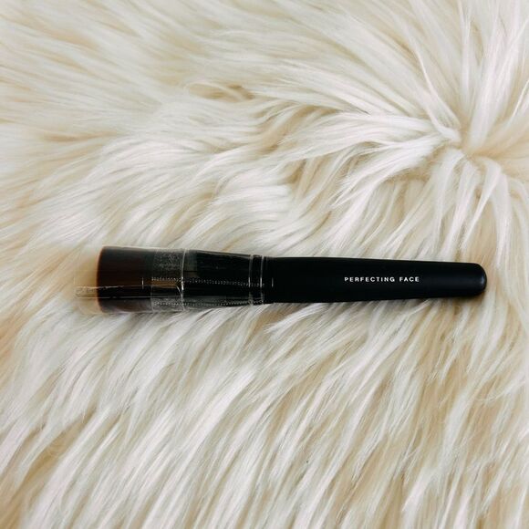 NWT Bare Minerals Perfect Face Luxe Performance Foundation Brush! - Picture 4 of 6